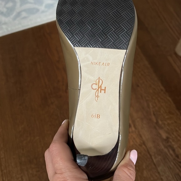 Cole haan kitten heels, size 6.5, brown patent - Picture 4 of 5